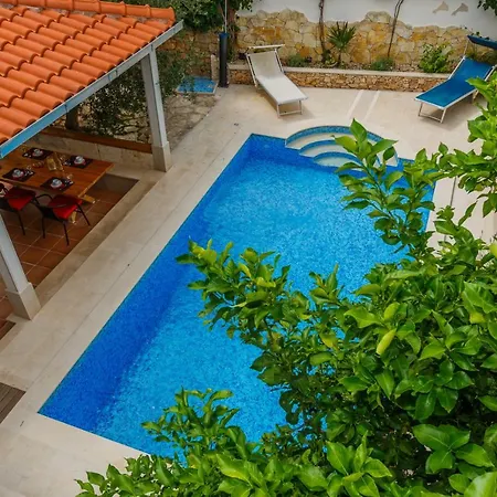 Apartments Natalia Supetar Exterior photo